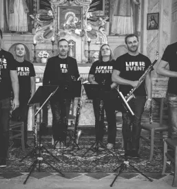 Kulturno društvo PanArs iz Šentjurja na nastopu na glasbeni priredtvi.