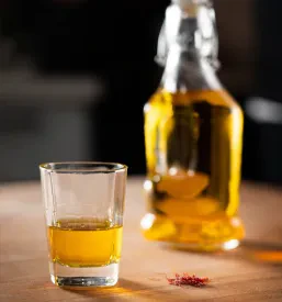Žganje z domačim tolminskim žafranom