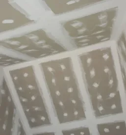 Izvedba predelnih sten s suhomontažnimi deli v hiši v Kamniku, Osrednji Sloveniji.