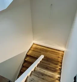 Vgradnja led luči na stopnišču hiše