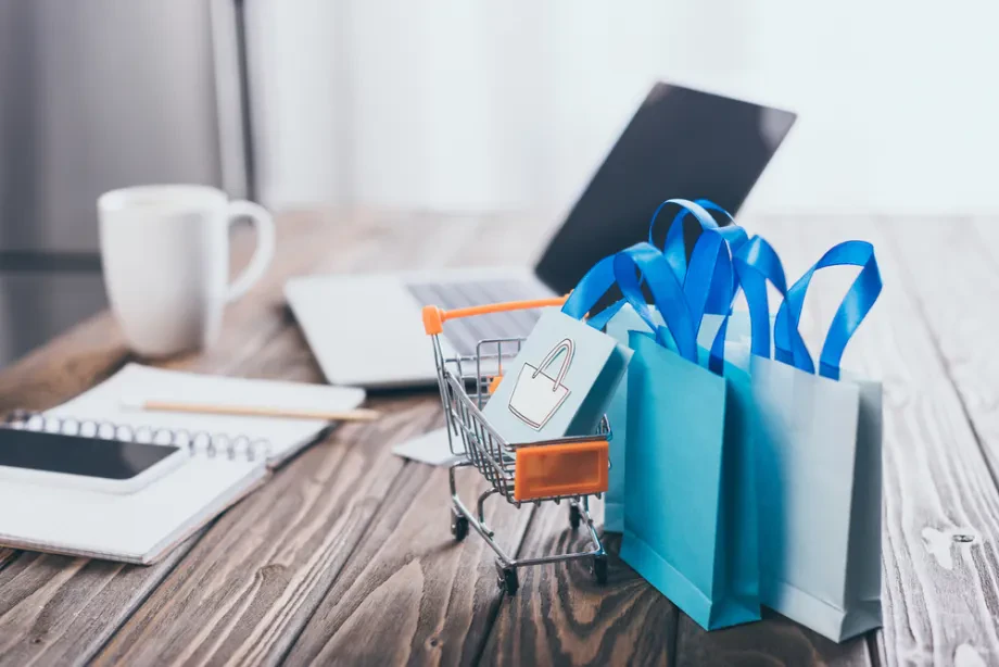 Spletne second hand trgovine – odlična priložnost za nova oblačila ali zaslužek